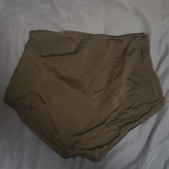 Two piece bathing suit - Picture 4 of 5